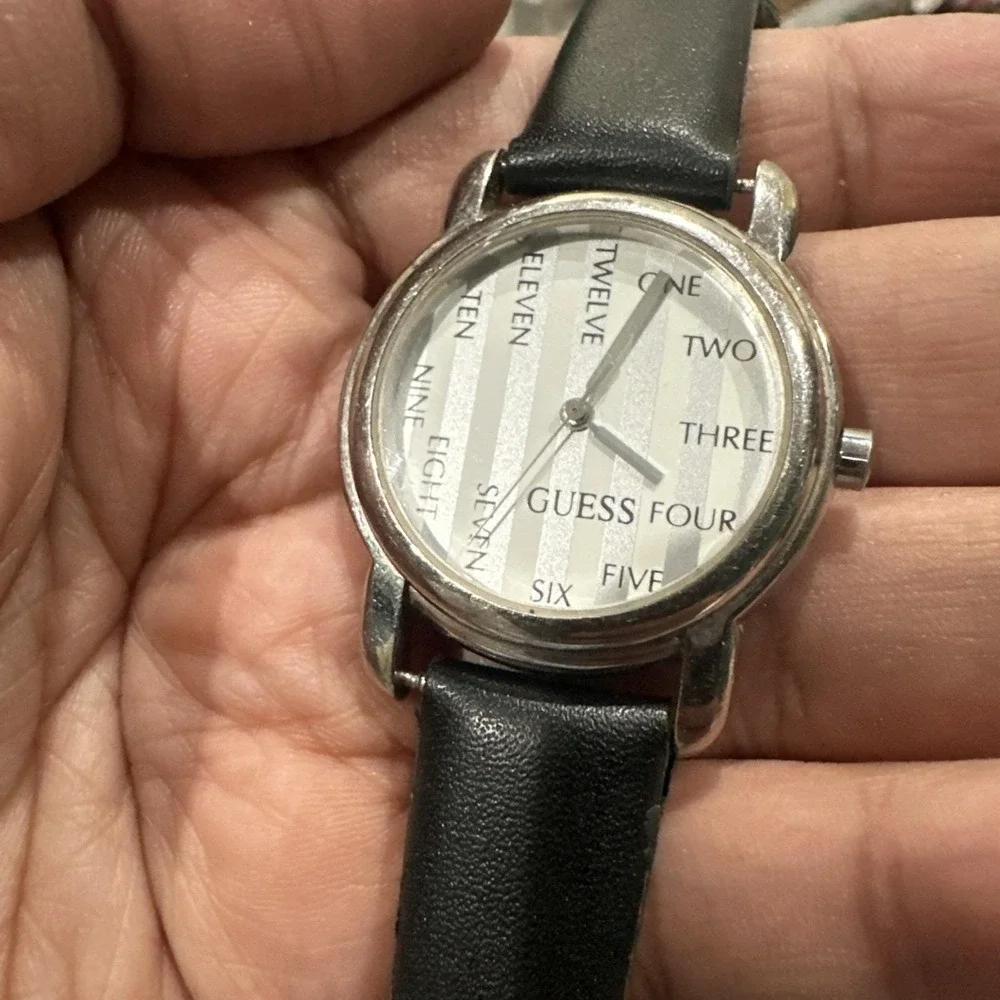 Working Vintage Guess Unisex Watch 1993 Silver Tone Gray Fancy Dial 34mm Fit 7.5